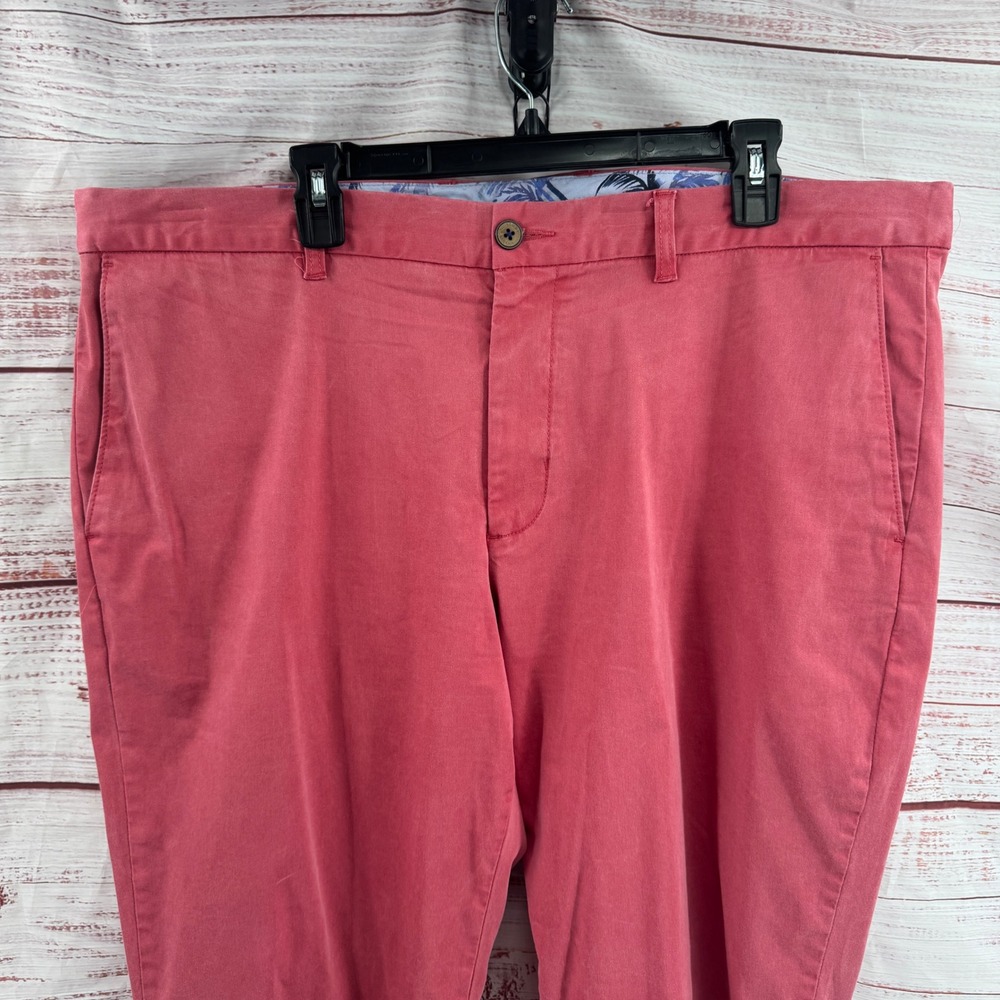 Tommy Bahama Pants Mens Size 42x30 Flat Front Chino Faded Red Pink Straight Leg - Picture 2 of 12